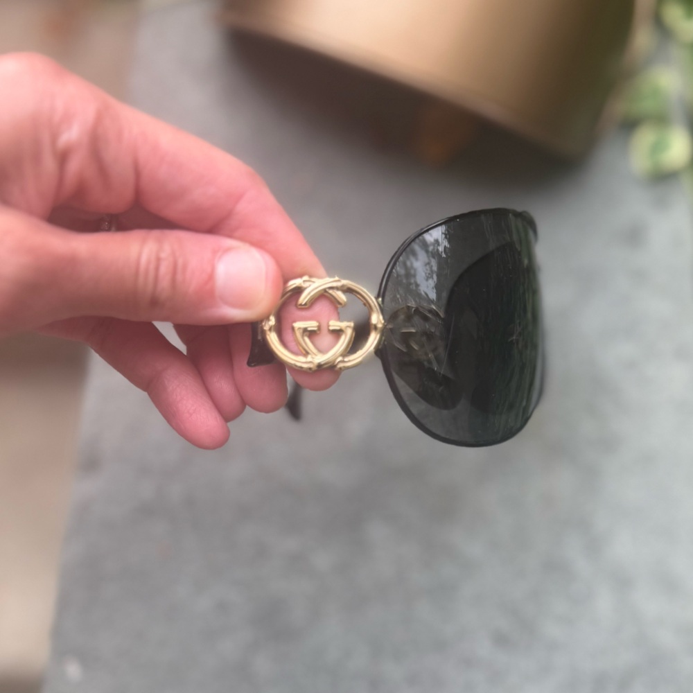 Gorgeous Gucci gold and black sunglasses EUC with case - Picture 4 of 7
